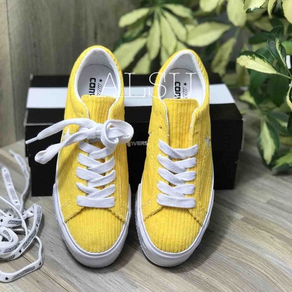 NWT Converse One Star Platform Ox Vibrant Yellow - Picture 2 of 7